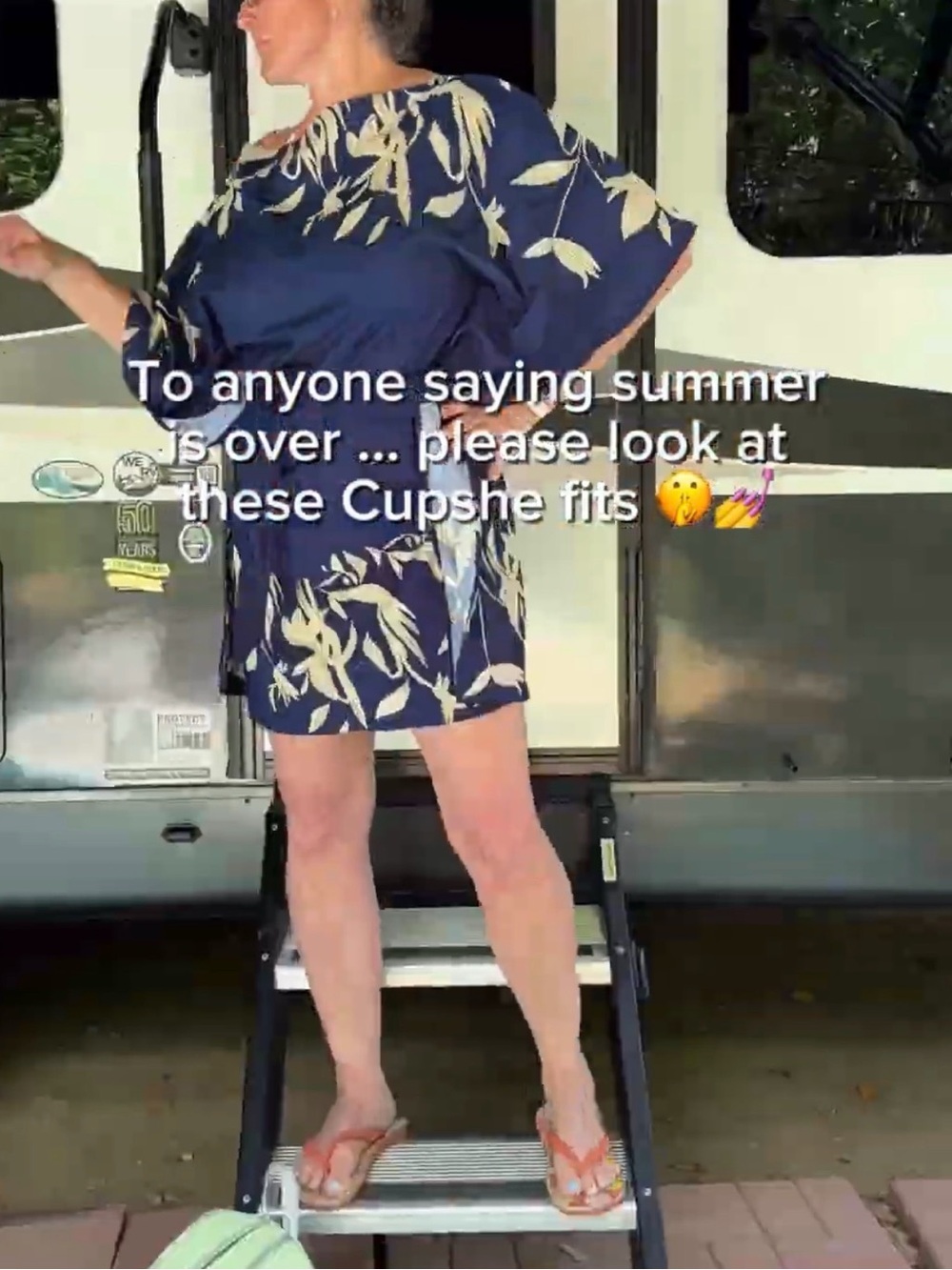 Cupshe Navy and Cream Floral Women’s Kimono dress